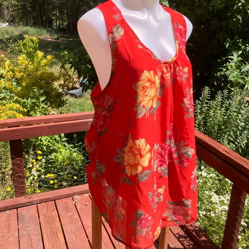 Floral Sleeveless Top - Red - Picture 2 of 5
